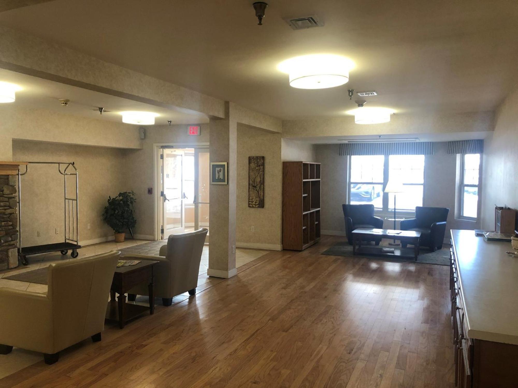 Smart Suites On The Hill South Burlington Bagian luar foto
