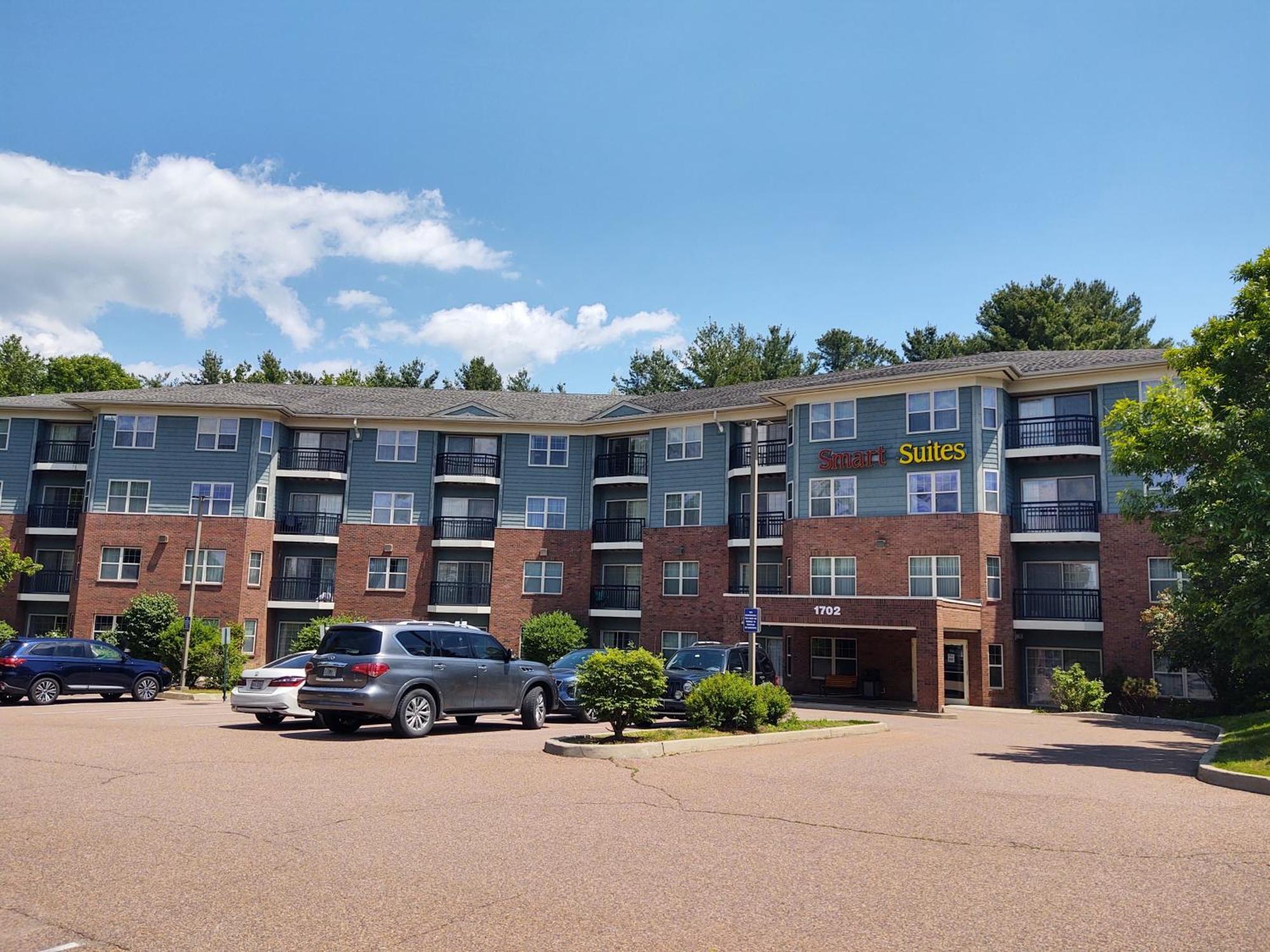 Smart Suites On The Hill South Burlington Bagian luar foto